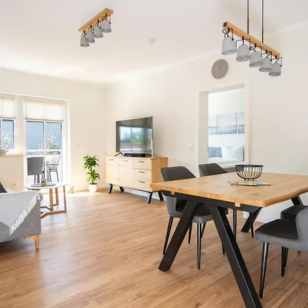Burghof Apartman *